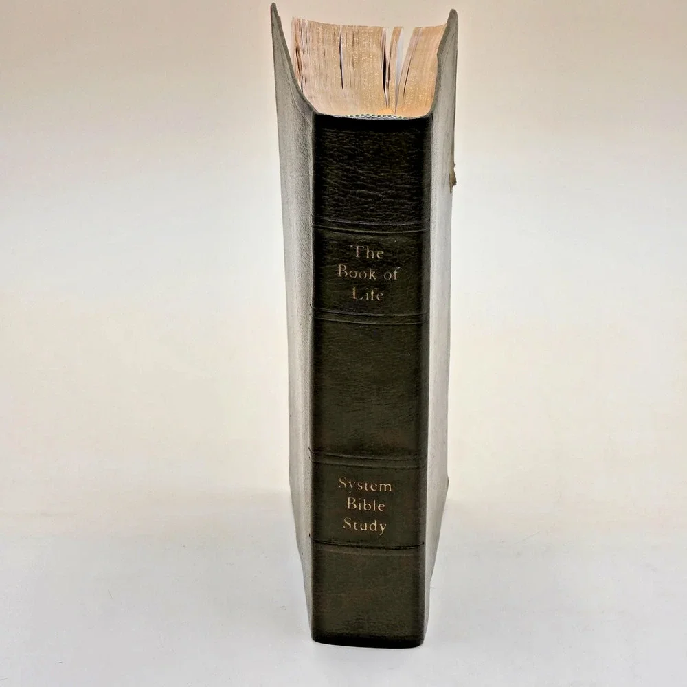 Vintage System Bible Study The Book of Life Holy Bible Leather Gilt Edge 1975